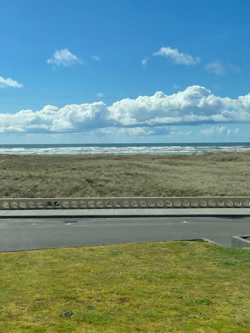 Seaside Beach Front House On The Promenade 外观 照片